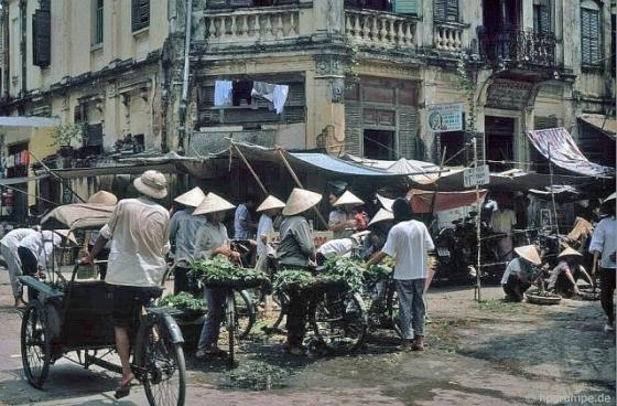 132 17 Nhip Song Ha Noi Nhung Nam 90 Qua Ong Kinh Cua Nhiep Anh Gia Nguoi Duc