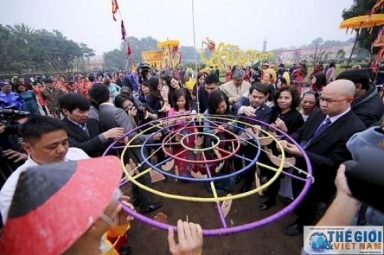 132 1 Xuan Que Huong 2020 Tha Ca Chep Truyen Thong Va Du Xuan Tren Que Huong Quan Ho