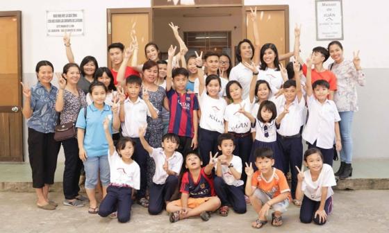 132 1 Bac Si Phap Doi Doi 200 Tre Viet Sau Lan Gap Be Ban Rong