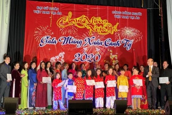 132 1 Hon 500 Ba Con Kieu Bao Tai Ao Don Tet Co Truyen