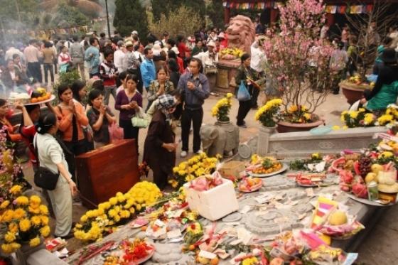 132 1 Nhung Dieu Khien Nguoi Viet Kho Chiu Trong Mat Du Khach Tay