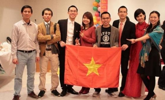 132 1 Noi Niem Du Hoc Sinh Don Tet Xu Nguoi