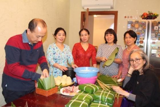 132 1 Goi Banh Chung  Gin Giu Tet Viet Noi Xu Nguoi