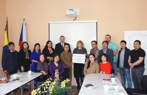 132 1 Lan Toa Nghia Cu Cao Dep Cua Nguoi Viet Trong Xa Hoi Tai Cong Hoa Sec