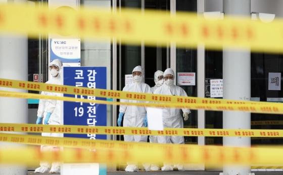 132 2 Trai Nghiem Cua Mot Benh Nhan Nhiem Virus Corona Tai Han Quoc Sot Cao So Hai Va Nhung Con Ac Mong Khong The Vut Bo