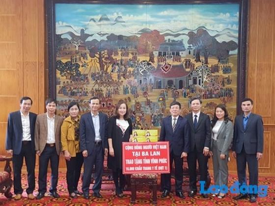 132 2 Nguoi Viet Tai Ba Lan Doan Ket Phong Chong Dich Covid 19