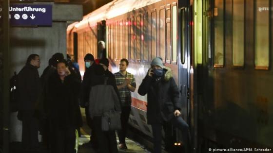 132 1 Nguoi Dan Duc Se Phai Nop Phat Toi 500 Euro Neu Dung Qua Gan Nhau