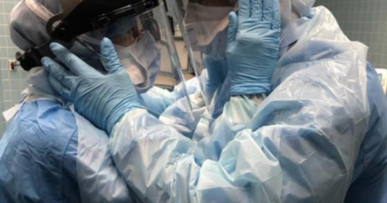 132 1 Cau Chuyen Mua Covid 19 Cam Dong Truoc Khoanh Khac Ngot Ngao Truoc Khi Buoc Vao Ca Dieu Tri Day Rui Ro