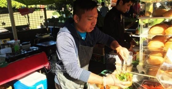 132 1 Ky Su Viet Di Ban Xoi Banh Mi Nuoc Mia Muu Sinh Tai Uc