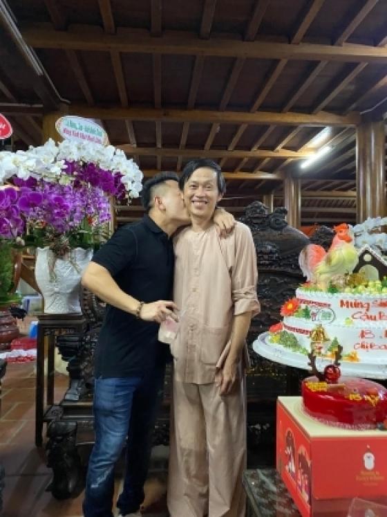 132 3 He Lo Con Trai Ruot Cua Hoai Linh 1 Nam Dot 13 Ty Tien Ve May Bay Gio That Nghiep O My