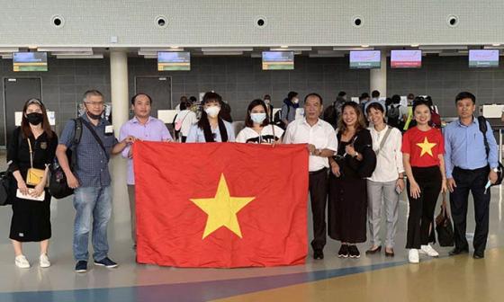 132 1 Hon 16000 Nguoi Viet Da Ve Nuoc Tranh Dich
