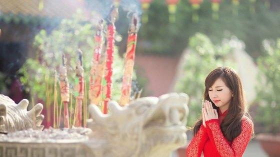 132 1 Vi Sao Khong Duoc Dung Mieng De Thoi Tat Huong Nen