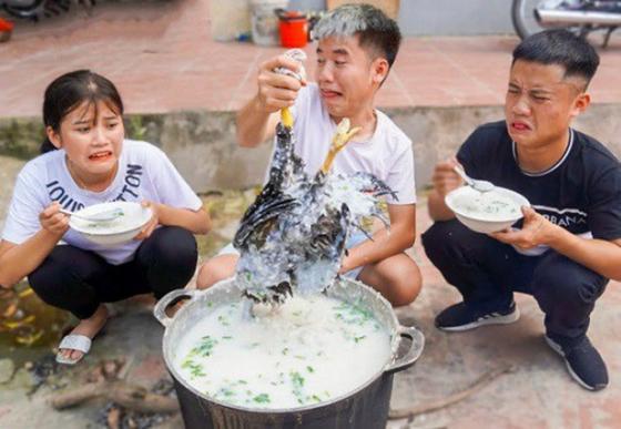 132 3 Con Trai Ba Tan Vlog Bi Xu Phat Vi Video Nau Chao Ga Nguyen Long
