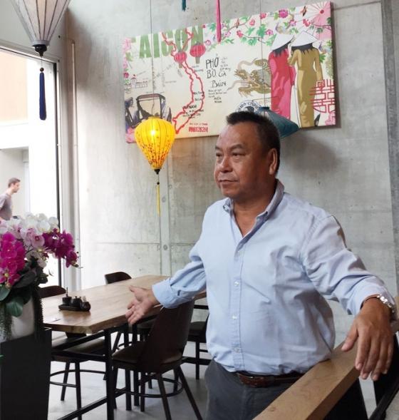 132 3 Nguoi Viet O Chau Au Mot Con Tom Doi 10 Thuc Khach