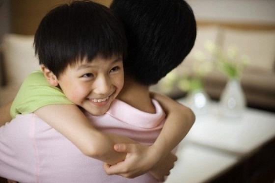 132 1 5 Ly Do Duoi Day Se Khien Bo Me Om Con Nhieu Hon