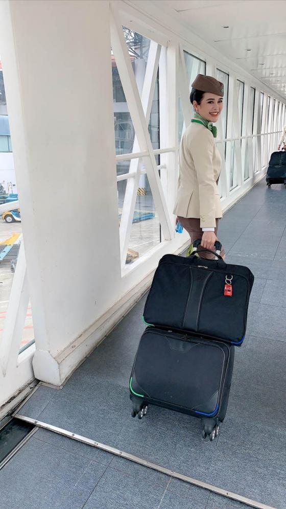 132 3 Gai Xinh Sinh Ra O Duc Lon Len Tai Nga Va Tro Ve Viet Nam Lam Tiep Vien Hang Khong Sau Khi Nha Pha San