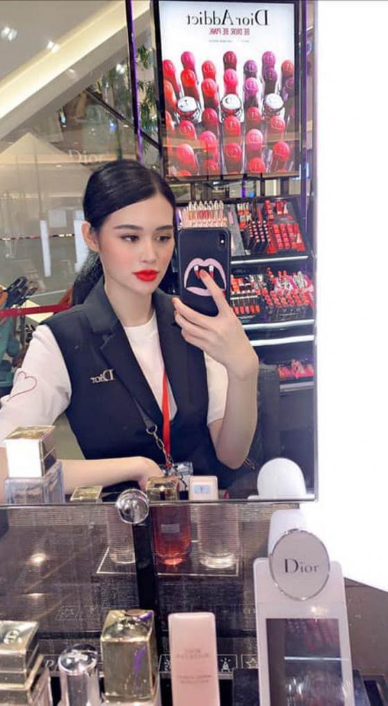132 7 Gai Xinh Sinh Ra O Duc Lon Len Tai Nga Va Tro Ve Viet Nam Lam Tiep Vien Hang Khong Sau Khi Nha Pha San