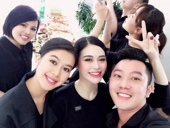 132 8 Gai Xinh Sinh Ra O Duc Lon Len Tai Nga Va Tro Ve Viet Nam Lam Tiep Vien Hang Khong Sau Khi Nha Pha San