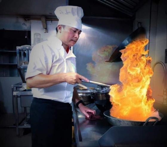 132 2 Ong Chu Chuoi Khach San Di Ban Pizza