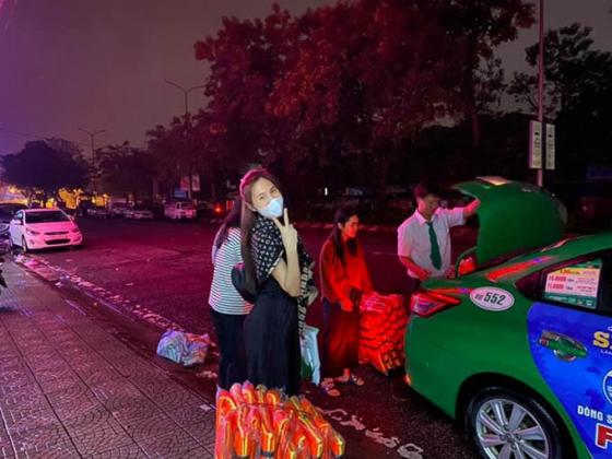 132 2 Phong Van Nong Thuy Tien Den Hue Cuu Tro Mien Trung Da Keu Goi Duoc Hon 8 Ty Ban Het Hot Xoan Lam Tu Thien Va Chua Kip Bao Chong