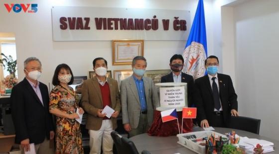 132 1 Nguoi Viet Nam Tai Ch Czech Va Ba Lan Phat Dong Ung Ho Dong Bao Mien Trung