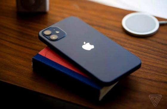 132 1 Can Canh Iphone 12 Bang Xuong Bang Thit Mau Xanh Duong Khien Cac Ifan That Vong