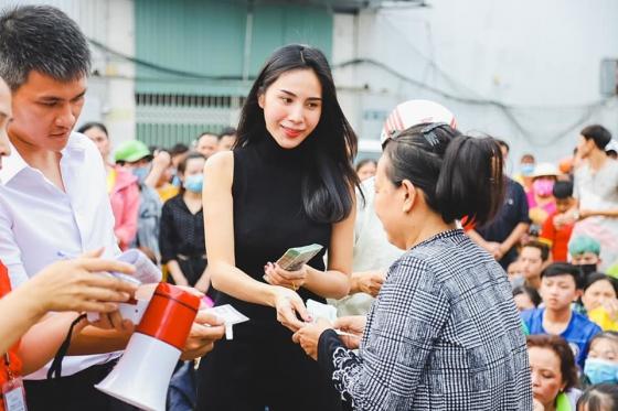132 1 Thuy Tien Tro Lai Mien Trung Cuu Tro Cung Cong Vinh