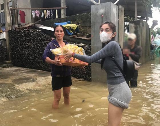 132 2 Thuy Tien Tro Lai Mien Trung Cuu Tro Cung Cong Vinh