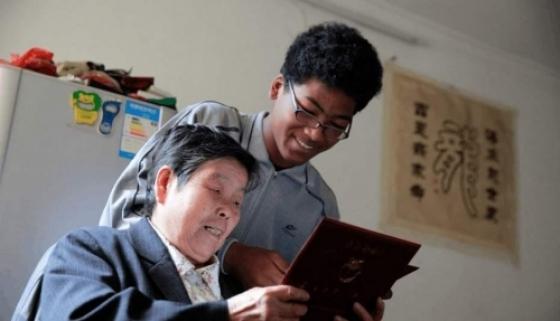 132 1 Cau Be Bi Bo Roi 20 Nam Truoc Tra On Cho Nguoi Cuu Mang Minh