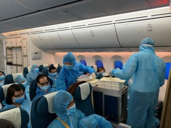 132 2 Bia Cac Chuyen Bay Dua Cong Dan Viet Nam Ve Nuoc De Ban Ve