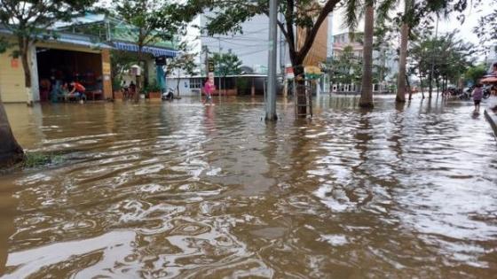 132 2 Ho Thuy Loi Thuy Dien Xa Nuoc Nhieu Noi O Hue Ngap Nang Du Troi Khong Mua