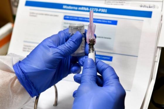 132 1 Vaccine Moderna Khac Pfizer Nhu The Nao