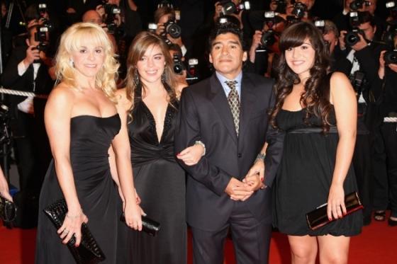 132 1 11 Nguoi Con Tranh Chap Tai San 100 Trieu Usd Cua Diego Maradona