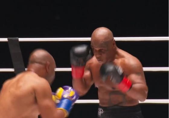 132 2 Mike Tyson Tai Xuat An Tuong O Tuoi 54 Tao Nen Mot Cuoc Doi Dau Tuyet Voi Cung Nha Cuu Vo Dich The Gioi