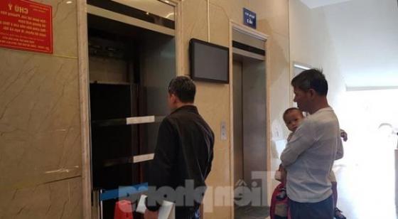 132 13 Hien Truong Vu Roi Thang May Khien Nhieu Nguoi Bi Thuong O Ha Noi