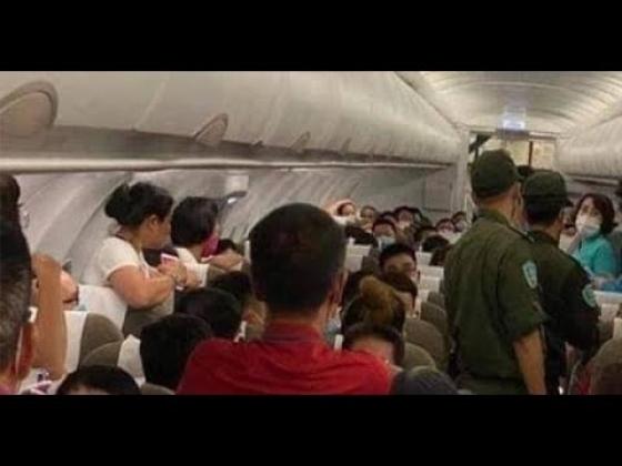 132 1 Khach Gay Roi Tan Cong Nguoi Khac Tren May Bay Bi Cam Bay 1 Nam