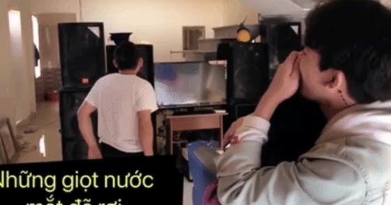 132 1 Du Hoc Sinh Ve Nuoc Bat Ngo Ca Nha Gap Nhau Khoc Nuc No Hanh Dong Cua Nguoi Bo Khien Dan Mang Dung Hinh Vai Giay