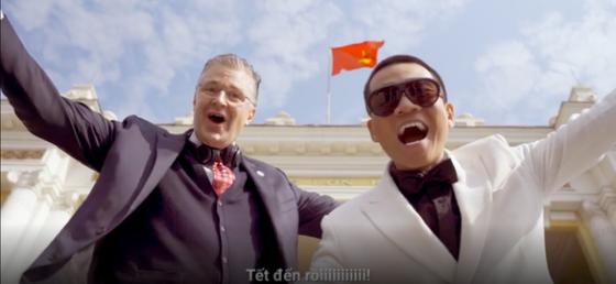 132 1 Dai Su My Kritenbrink Chuc Tet Bang  Rap Viet