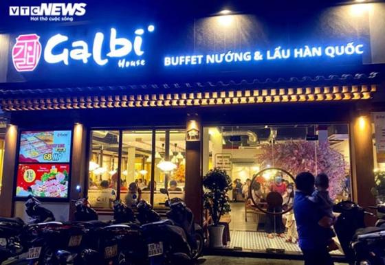 132 3 Anh Nhieu Nha Hang O Tphcm Van Don Ca Tram Khach Cung Luc Bat Chap Lenh Cam