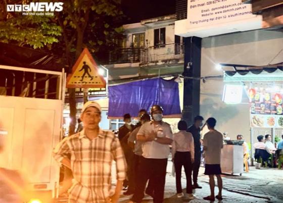132 8 Anh Nhieu Nha Hang O Tphcm Van Don Ca Tram Khach Cung Luc Bat Chap Lenh Cam