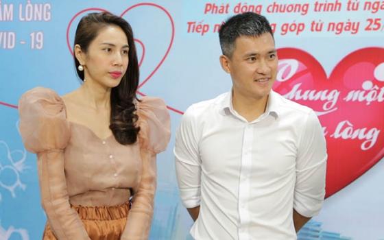 132 1 Thuy Tien   Cong Vinh Gop Kinh Phi Mua Vaccine Covid 19 Dan Mang Phan Ung Bat Ngo