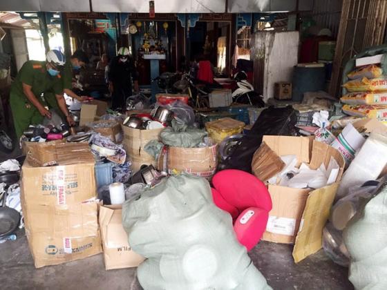 132 2 3 Can Nha Cua Gia Dinh Thuong Ta Bien Phong Chua Hang Lau Nghi Nhap Lau