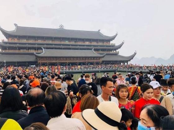 132 1 Bien Nguoi Tai Khu Du Lich Chua Tam Chuc Nguy Co Vo Tran Phong Dich Covid 19
