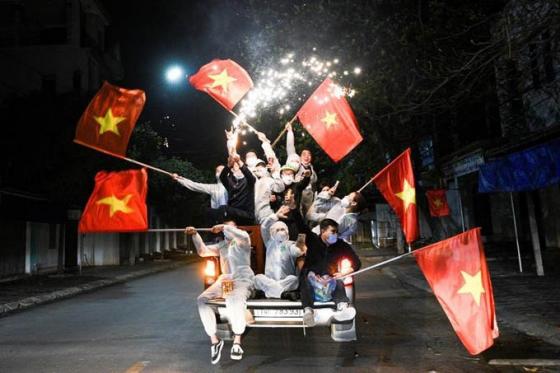 132 1 Hanh Trinh Hon 1 Nam Viet Nam Than Toc Thang Giac Covid 19 Va 3 Lan Vuot Bao Thanh Cong