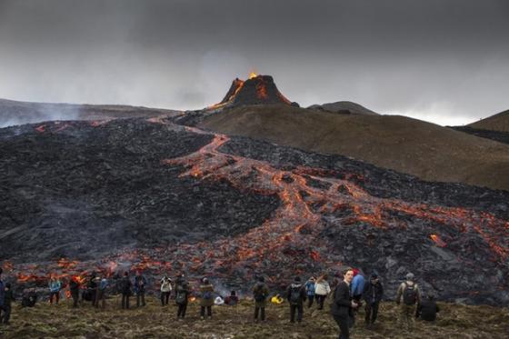 132 1 Nguoi Dan Iceland Do Xo Di Xem Nui Lua Phun Trao Sau Gan 800 Nam