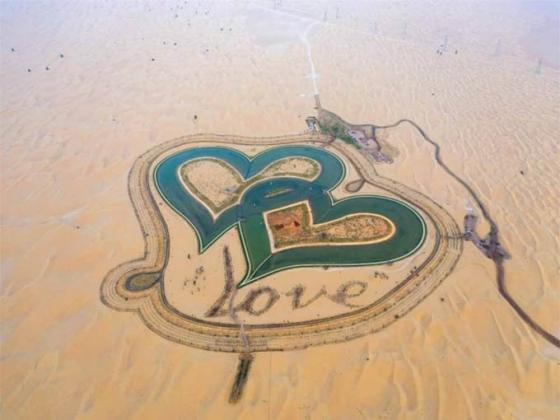 132 1 Ho Hinh Trai Tim Tren Sa Mac O Dubai