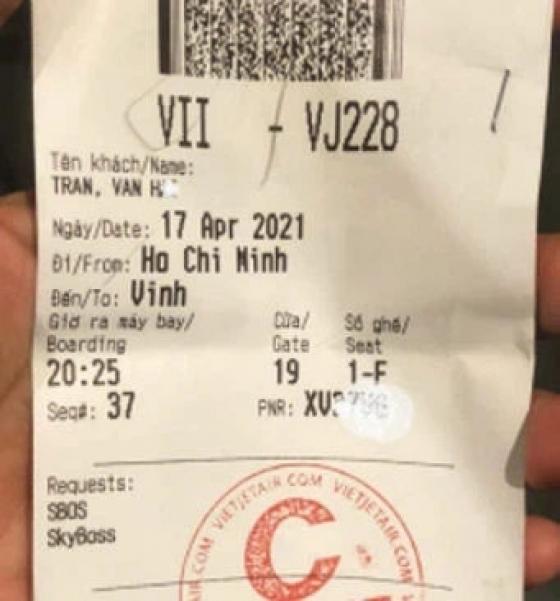 132 2 Nguoi Dan Ong Bat Khoc Xin Doi Chuyen Bay Som Vi Con Gai Toi Mat Roi Khien Dan Mang Xuc Dong Gan 20 Nam Xa Que Muu Sinh Kiem Tien Nuoi Con