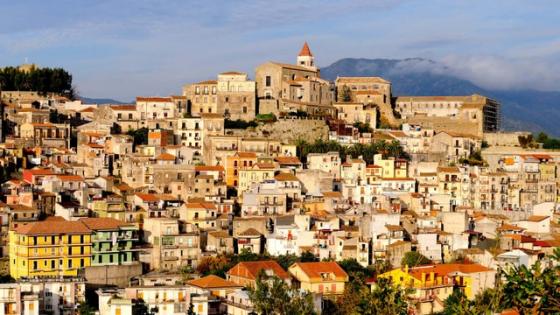 132 1 Italy Mot Thi Tran Co Rao Ban Nha Voi Muc Gia Chi Bang Mot Ly Ca Phe