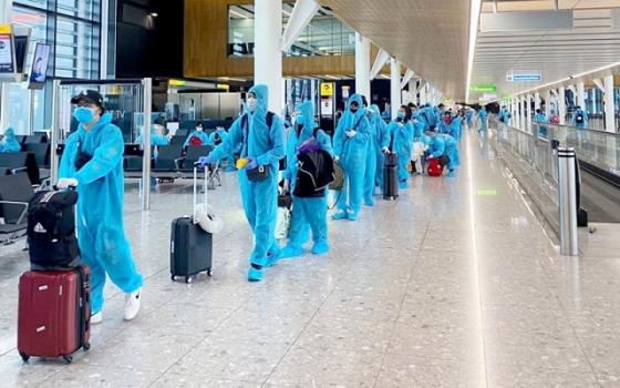 132 1 Kien Nghi Dung Tiep Nhan Chuyen Bay Hoi Huong Doi Voi Nguoi Viet O Nuoc Ngoai