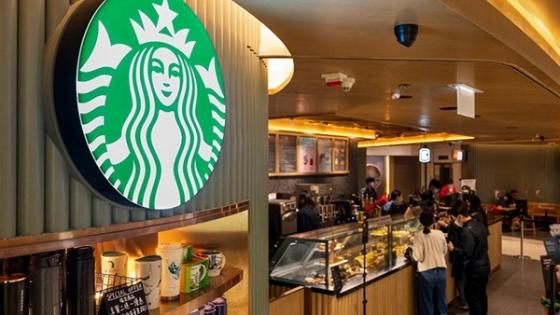 132 1 Starbucks Co The Roi Bo Facebook Vi Hung Mua Binh Luan Tieu Cuc Thu Han